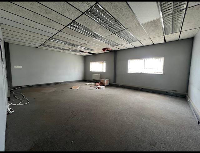 5,193M² WAREHOUSE TO LET IN FACTORIA